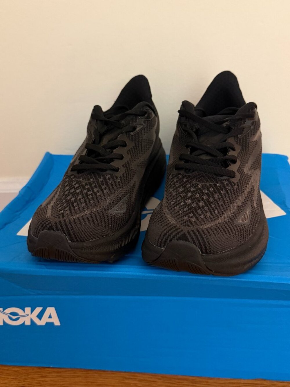 NEW Women's Hoka Clifton 9 Size 6
